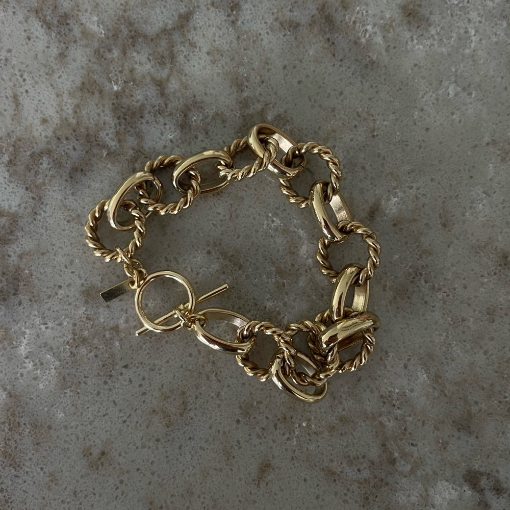 Elegant Gold Chain Bracelet